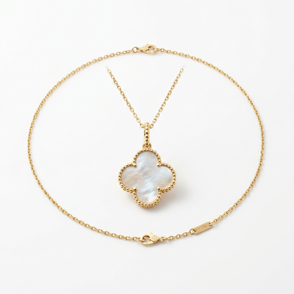 Remeza Clover Pendant Necklace
